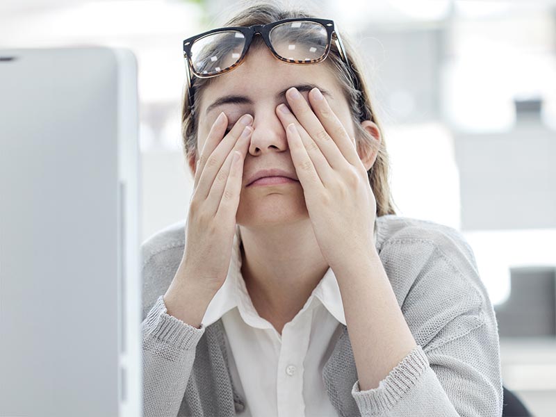 Як захистити зір під час роботи за комп'ютером